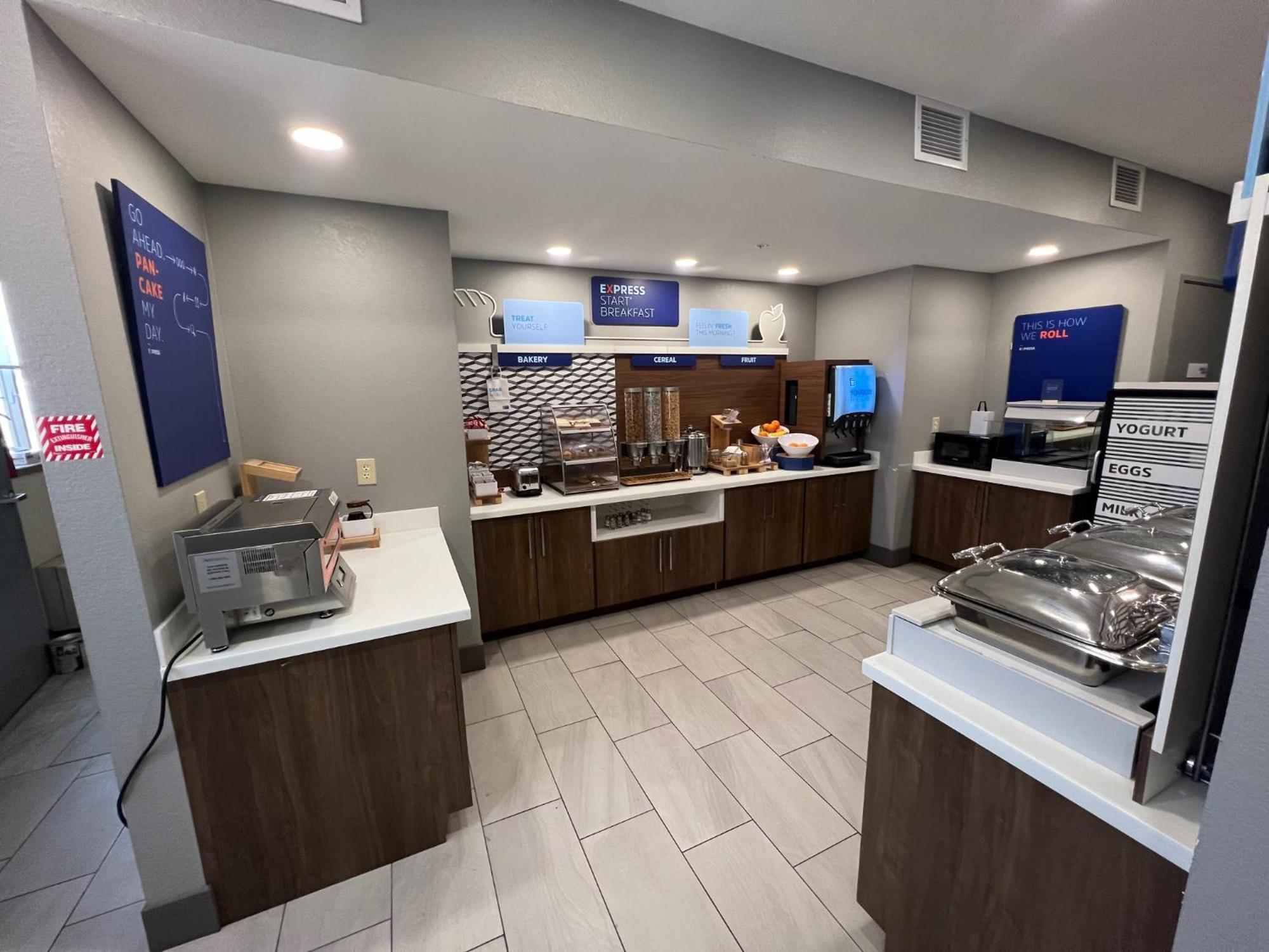 Holiday Inn Express - Wichita North - Park City By Ihg Exterior foto